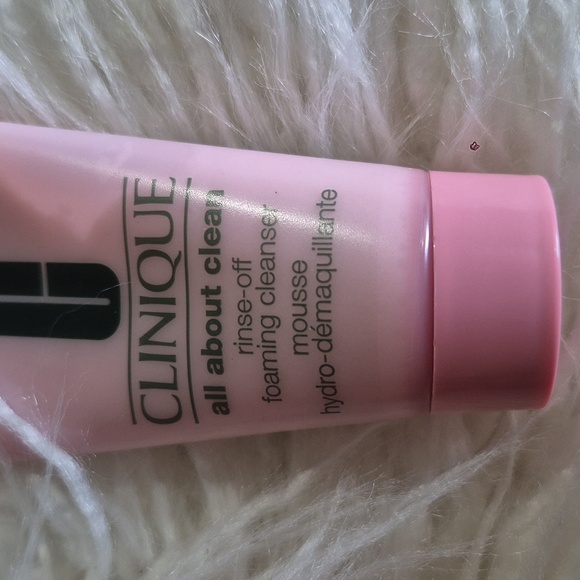 Clinique X Kate Spade Cosmetic Collection - Picture 7 of 12